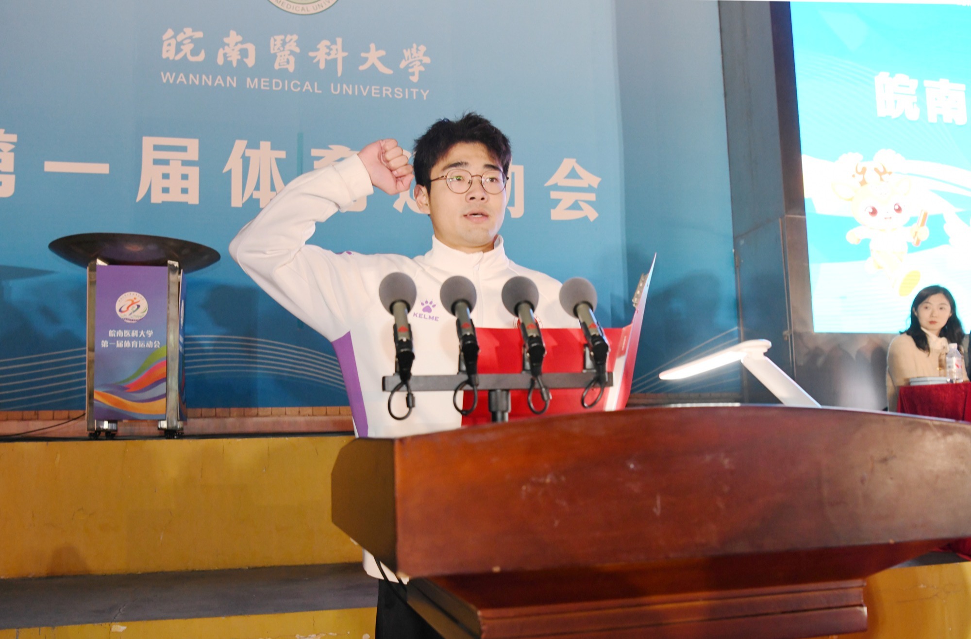 运动员代表宣誓 运动员代表宣誓