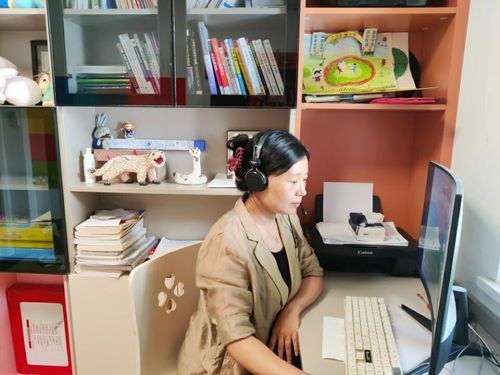 医学信息学院教师吴新丽作报告现场
