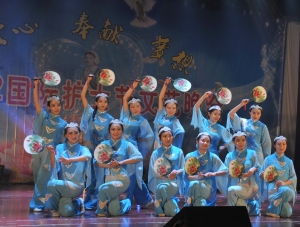 民族舞《雨中花》