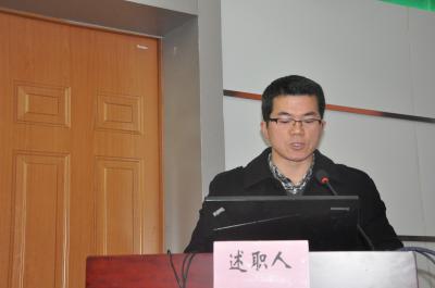 基础医学院党总支书记韩军汇报工作
