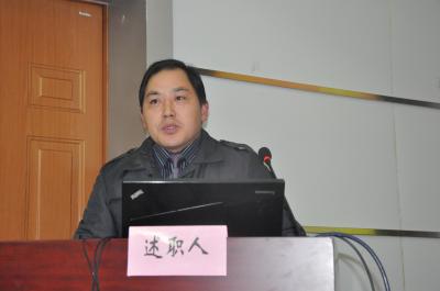 人文与管理学院党总支书记王金权汇报工作