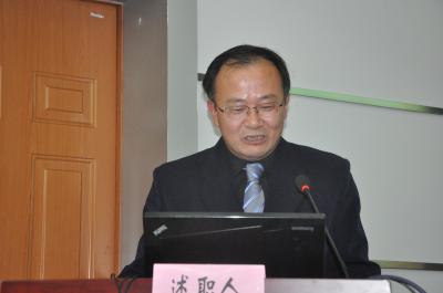 药学院党总支书记李康才汇报工作